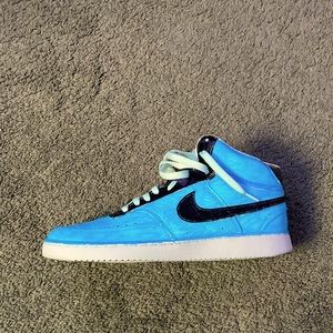 Selling my shose never who’re them